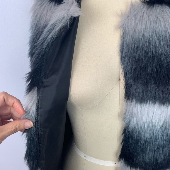 Glamsia Faux Fur Vest - Picture 2 of 8